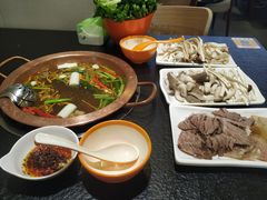 菌汤火锅-黔阿牛菌汤牛肉粉全牛火锅(喷水池店)