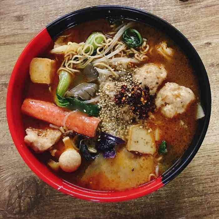 馋嘴麻辣烫(中山公园店)-"周末,在附近办事,饿了,于是在附近找一找.