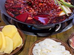 -黄潇洒老火锅(九眼桥宏济巷店)