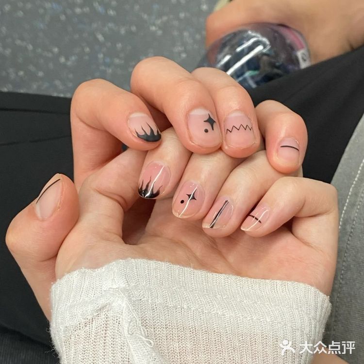 和男朋友做了一样的美甲