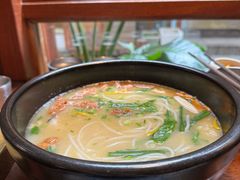 -银米·云南传统过桥米线(双廊黑金冠店)