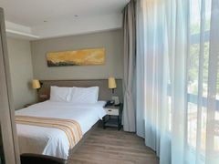 -如家精选酒店(青岛八大关太平角公园地铁站海水浴场店)