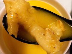 浓厚原只鸡煲花胶汤-鲜入围煮花胶鸡海鲜火锅