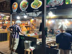 -席娜卡琳火车铁道夜市