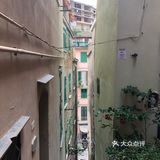 很好看，山上有一个小教堂，到处都能看到海