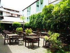 -Dash Teak House