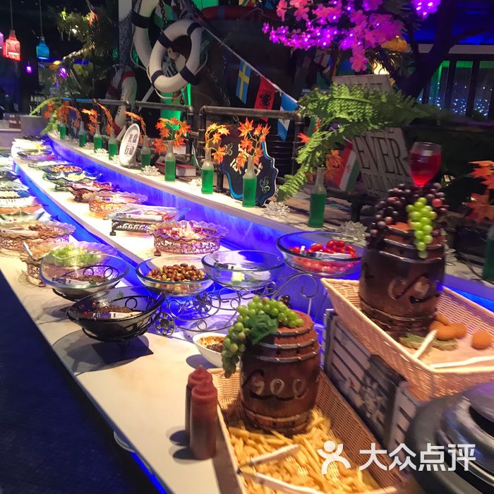 好伦哥航母餐厅