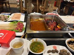 -百年川椒重庆老火锅(光谷店)