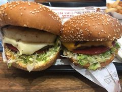 -The Habit Burger Grill 哈比特汉堡(世博店)