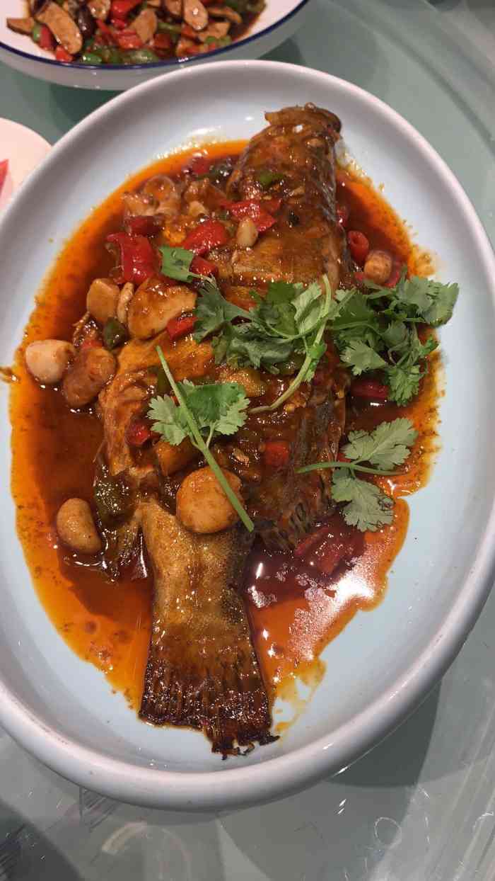 一席饭店·老池州四道菜-"看了点评去的.点了酸菜鱼,石锅虾,糍粑,.