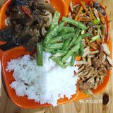 今天吃的自助，感觉菜品很健康，牛肉很好吃