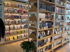 -猫的天空之城概念书店(北戴河蔚蓝海岸店)