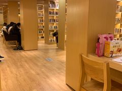 -漕河泾街道图书馆(漕河泾社区文化活动中心店)