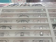 -英伦眼镜蔡司依视路折扣店(通州万达店)