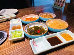 -明洞阿姨·韩式酱蟹烤肉·创意料理(三元桥店)