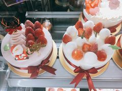 粉红圣诞蛋糕-花花卷卷·鲜食蛋糕(静安久光百货店)