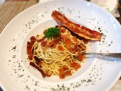 -Chom Cafe and Restaurant