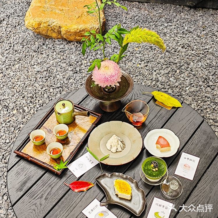 走进成都这家宋式美学素食餐厅