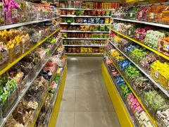 -咻啵翔翔零食基地(万达广场店)