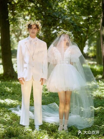 阳光下的爱闪闪发光清新森系婚纱照 对美好的期许,