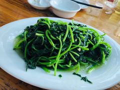 -黄记四更烤乳猪店