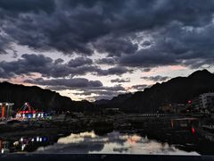 -百里峡七彩艺术小镇