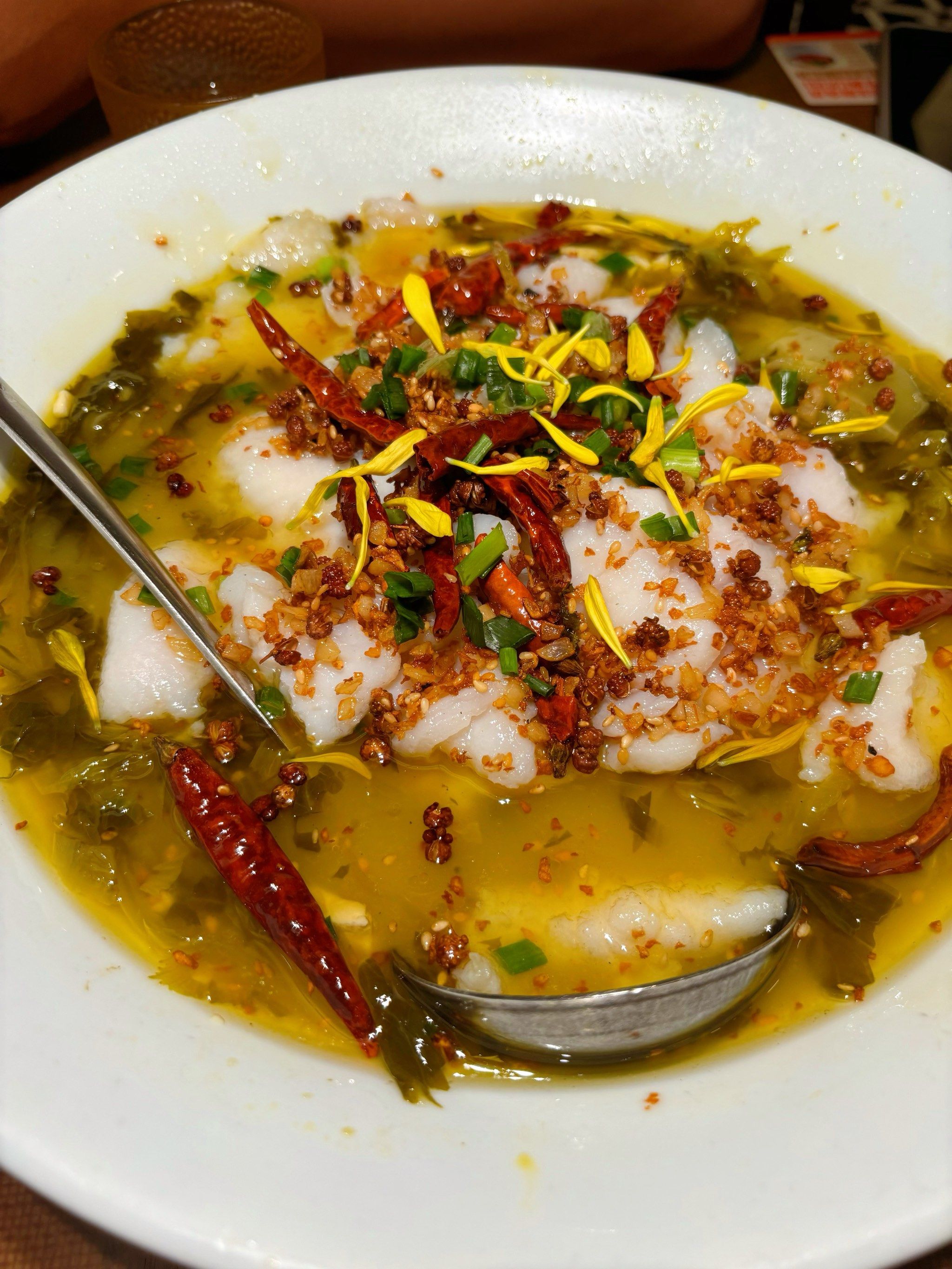 91招牌酸菜鱼 一大盆酸菜鱼端上来时,确实很不错