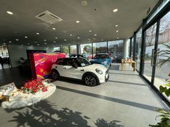 -上海宝诚中环BMW·MINI4S店