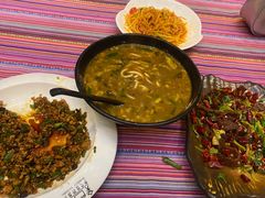 -香巴拉云南餐厅(华莱坞店)