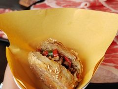 老北京芝麻火烧夹孜然炒肉-东来顺·非遗火锅(赛格国际购物中心店)