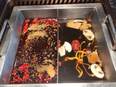 -老牌坊云南鱼豆花火锅(哈西万达店)
