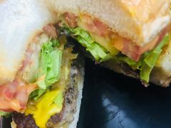 经典芝士牛肉汉堡-魏斯理汉堡(西安沣东吾悦店)