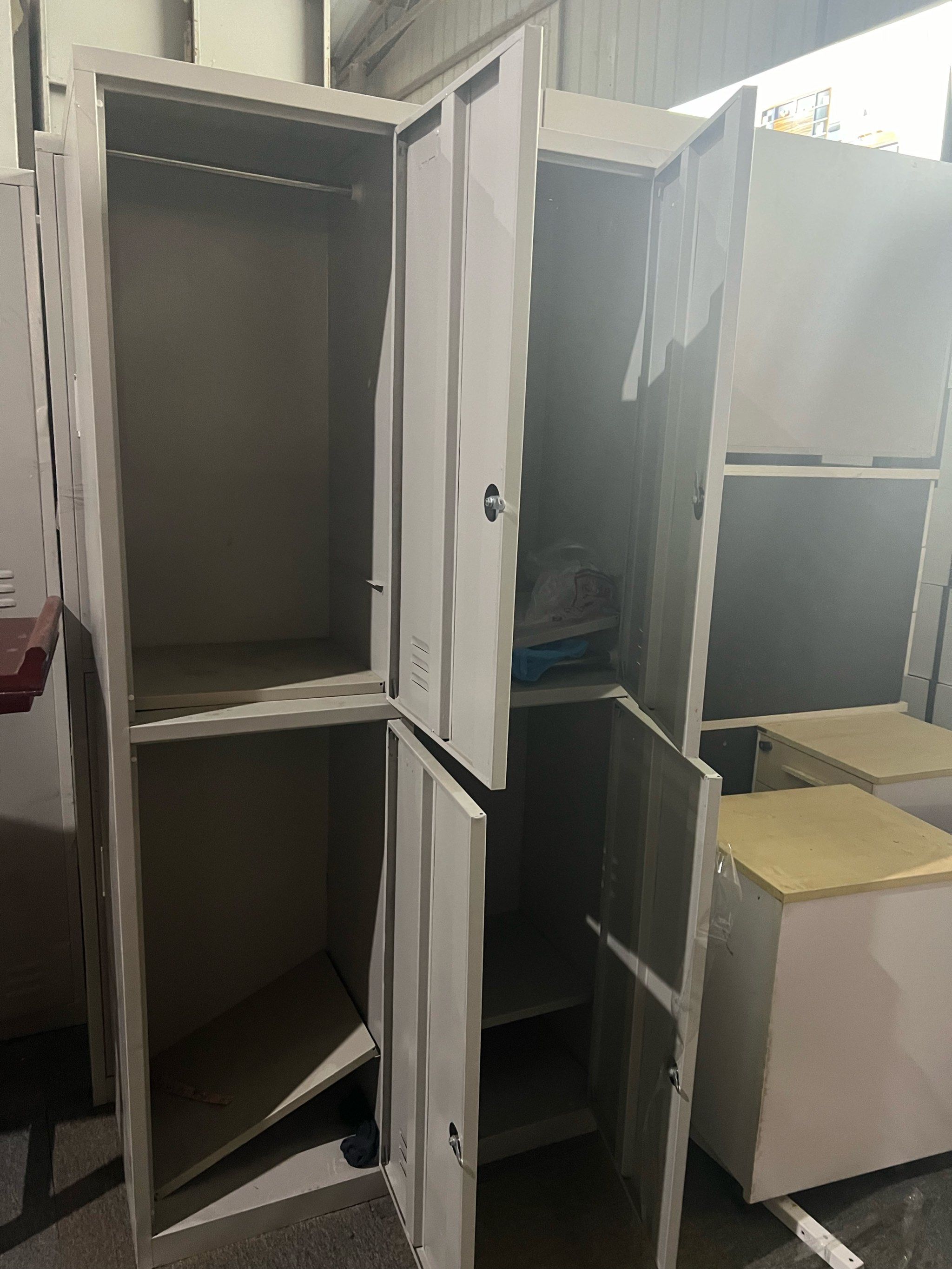 四门铁皮更衣柜