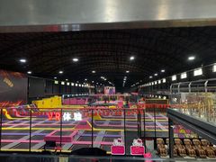-嘿哟动霸CHUA·新潮玩运动娱乐中心·蹦床滑冰团建乐园
