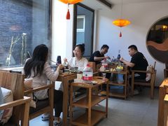 大堂-毛辣果·贵州红酸汤牛肉火锅(西单店)