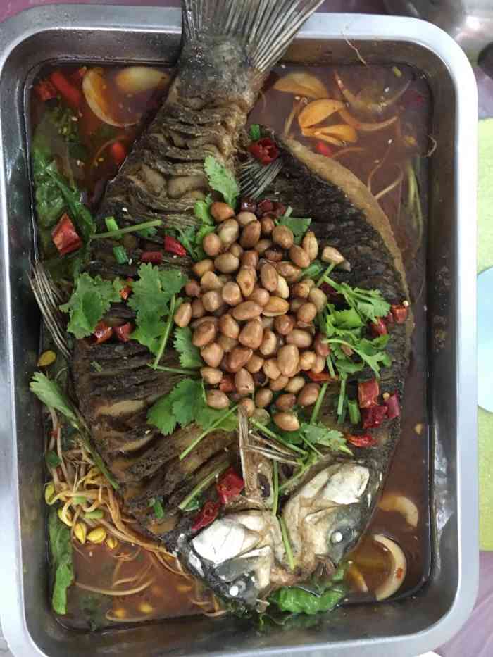 打分    /人 来这家餐馆就是吃鱼,非常鲜,嫩!