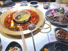 麻辣锅底-哥老官重庆美蛙鱼头(松江地中海十八哥店)