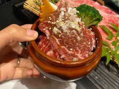 -山川小町·极番烧肉(新地假日广场店)