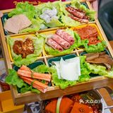 发现一个开满蔷薇的院子，是春天的样子