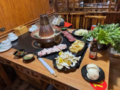 -果松木炭酸菜铜火锅·外婆参鸡汤