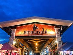 -席娜卡琳火车铁道夜市