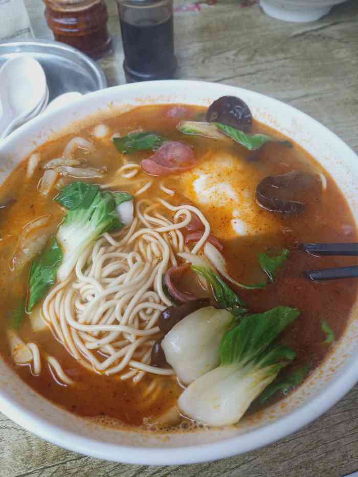 张府园大碗面(青岛路店)-"这一条街有很多面条店,各有特色.这家店.