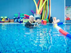 -蓝鲸奇亲子游泳俱乐部