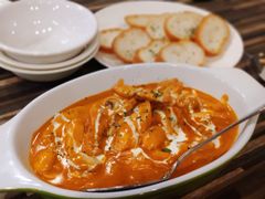 煮鸡肉配蒜香面包-BomBa意大利餐厅