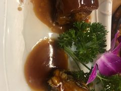 浇汁鲍鱼-老东镇啤酒屋海鲜加工·蒸汽海鲜·海鲜烧烤(台东店)