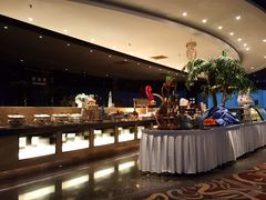 自助取餐区-粤海酒店-旋转餐厅