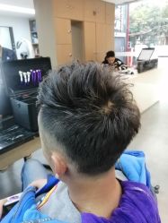 -诗悦发型烫染SALON