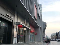 -枫蓝国际购物中心-地面停车场