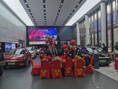 -上海华裕比亚迪4S店