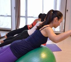 -OM瑜伽教练培训学院